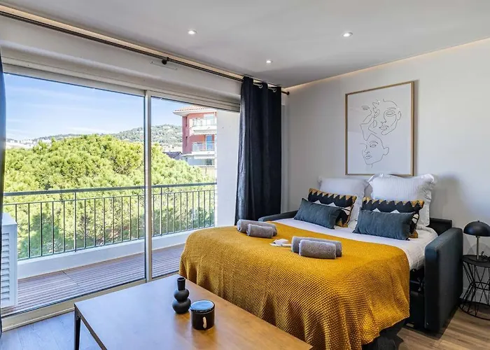 8 Merle - Beau Studio Au Centre De Cannes Avec Balcon !
