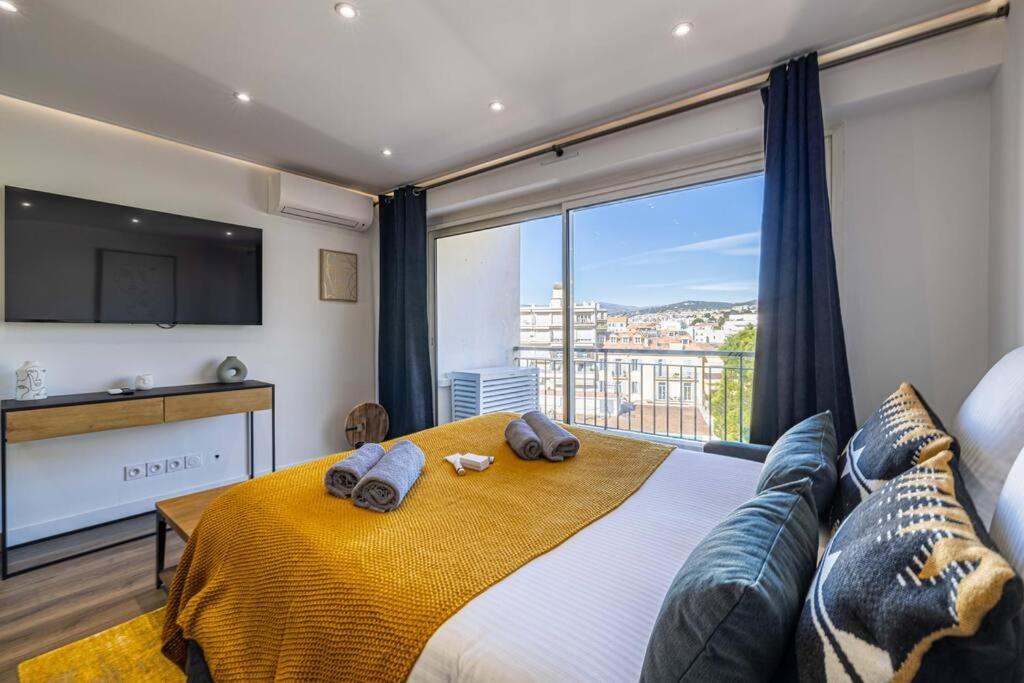 8 Merle - Beau Au Centre De Avec Balcon ! * Cannes